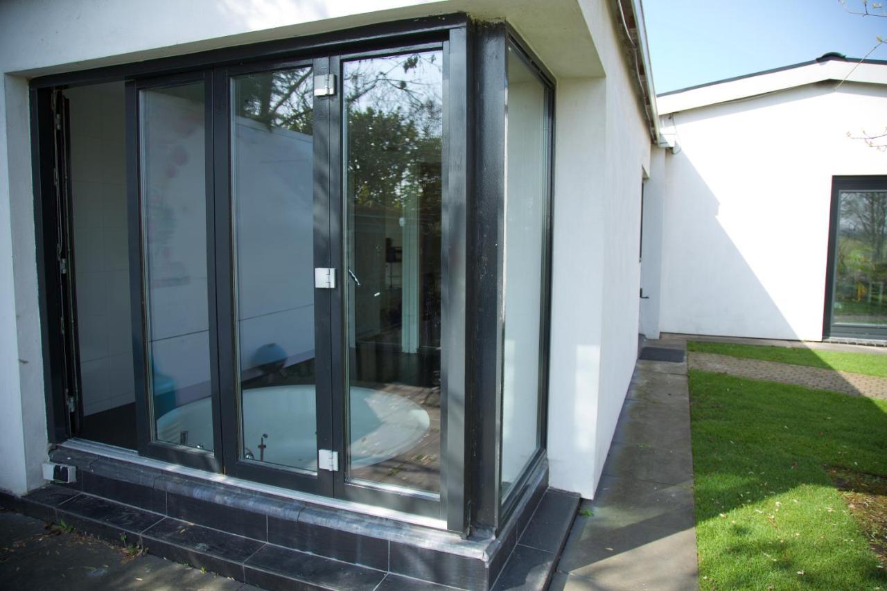 Bungalow Haarlem Amsterdam With Jacuzzi Vijfhuizen Kültér fotó